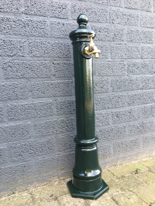 1 kraan als een staande fontein, aluminium groen incl. messing kraan, Laatste!